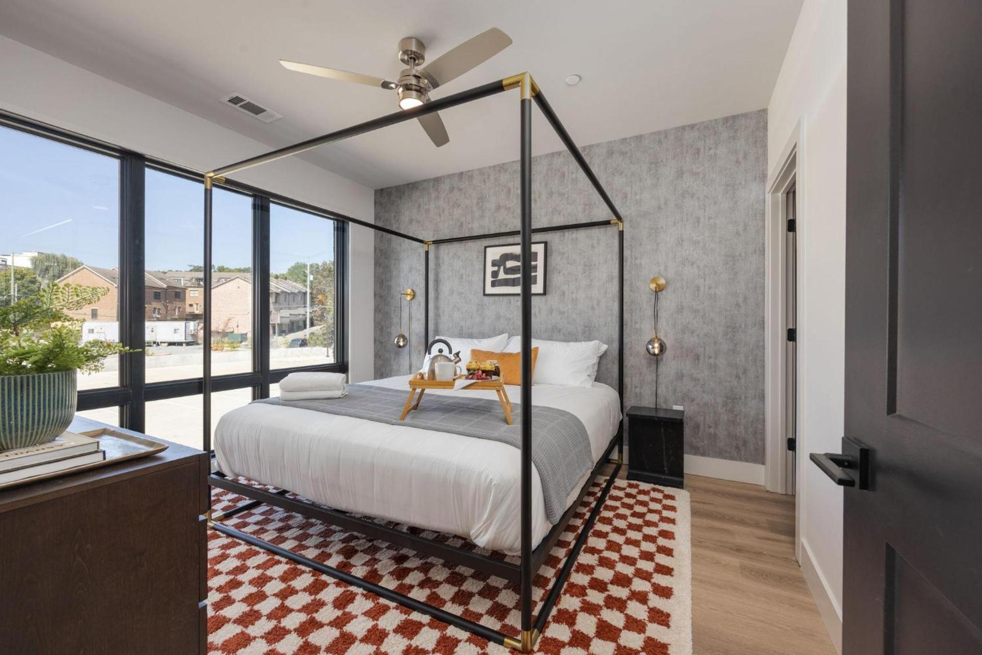 Halcyon - Odyssey - Heart Of Midtown Holiday home *